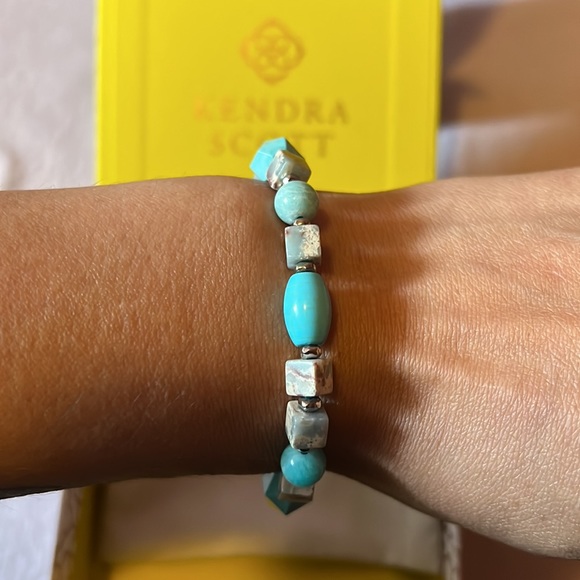 Kendra Scott Ember Bracelet in Variegated Turquoise Magnesite + earrings bundle - Picture 9 of 12